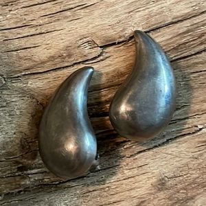 Vintage Artisan Jondell Mexico Sterling Silver Teardrop Clip on Earrings